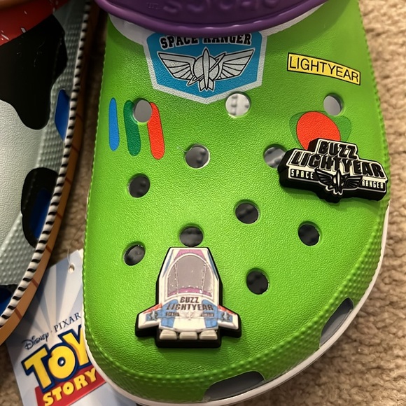 BUZZ AND WOODY CROCS - Picture 3 of 7